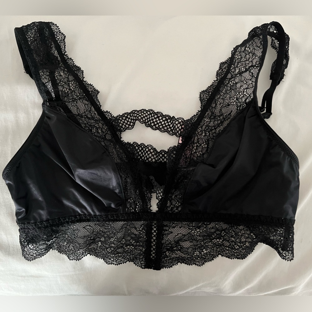 2 Victoria’s Secret bralettes new with tags